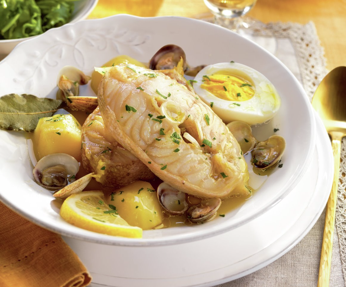 Ensalada de verduras variadas con emblanco Malagueño con pescado